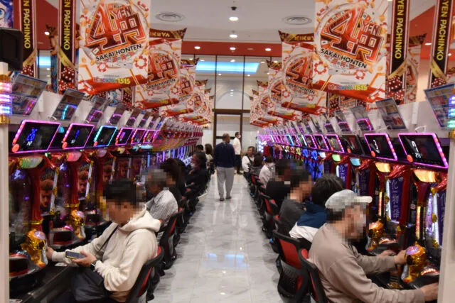 Maruhan Shinsekai interior