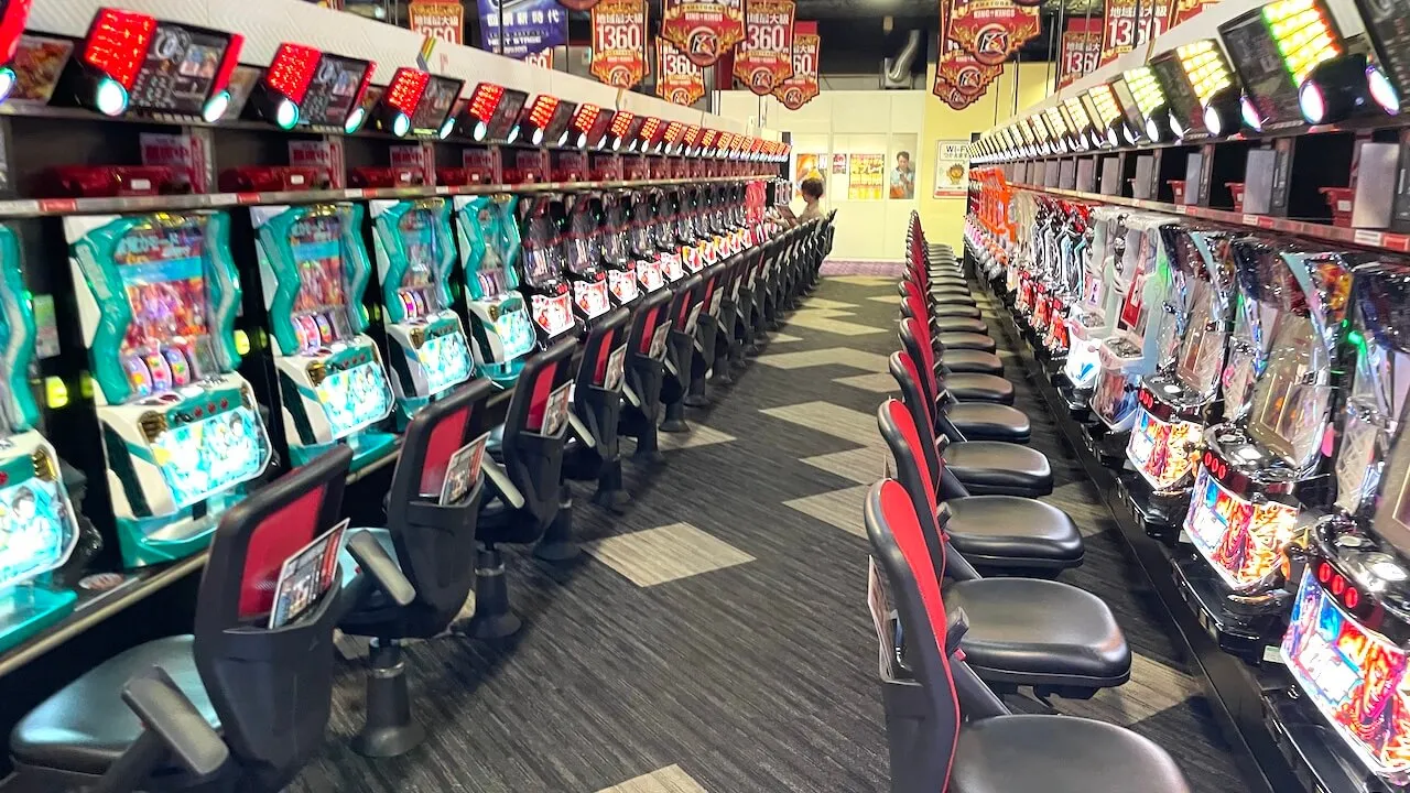 Maruhan Shinsekai traditional atmosphere